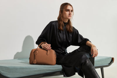Die neue Ava Boston Bag: Verleihen Sie Ihrem Look Luxus mit Leder.