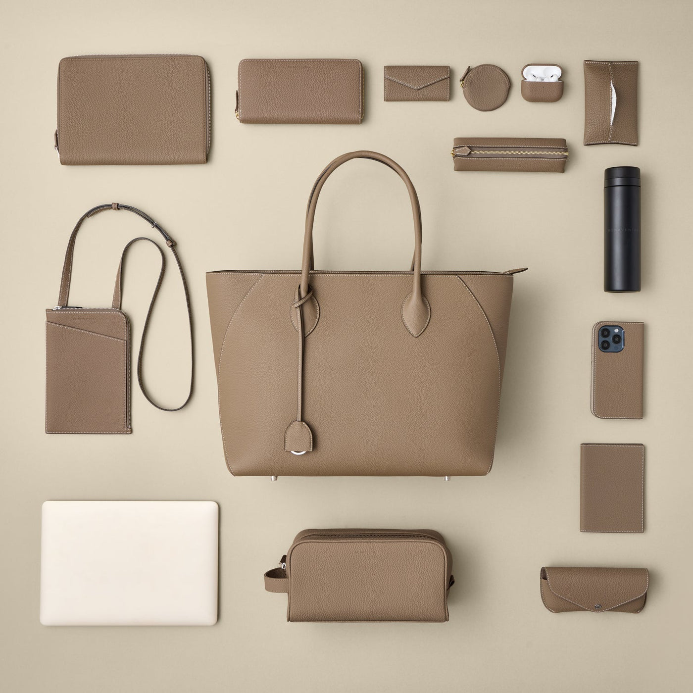 Eine elegante Leder Handtasche von BONAVENTURA, die viel Platz für die wichtigsten Dinge im Büroalltag bietet. 